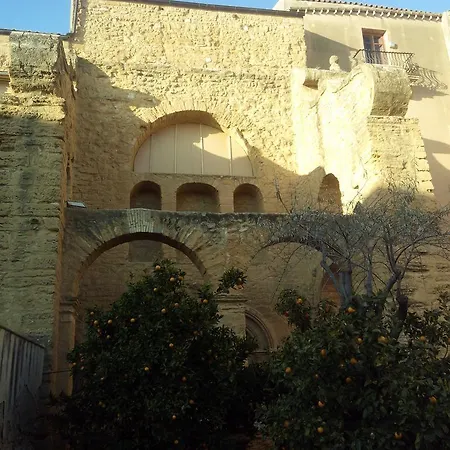 Giarra Konukevi